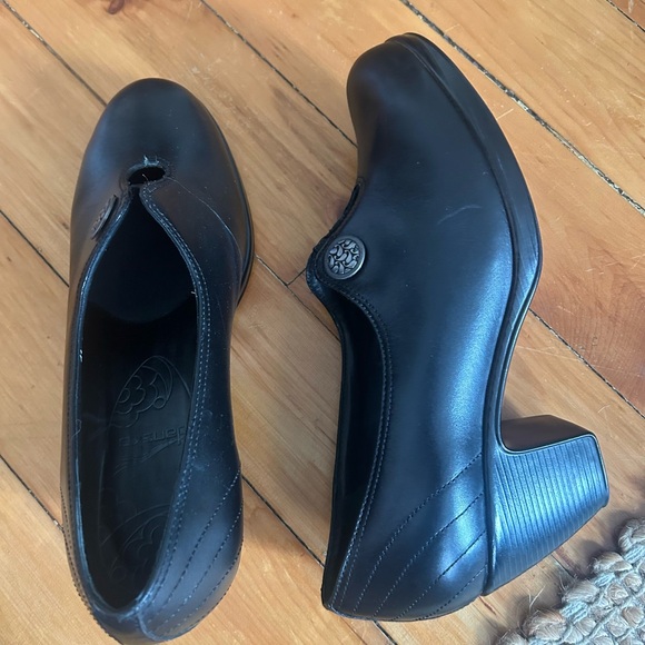 Dansko Brazil Brianna Heels Black Leather Slip-on Shoes Button Detail 41 heeled - Picture 1 of 5